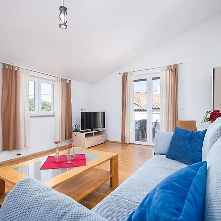 Ankica B4+2 With Private Parking Place & Wifi Daire