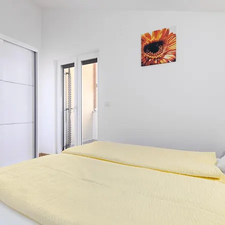 Ankica B4+2 With Private Parking Place & Wifi Daire *