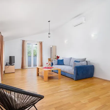 Ankica B4+2 With Private Parking Place & Wifi Daire *