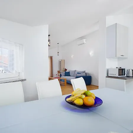 Ankica B4+2 With Private Parking Place & Wifi Daire