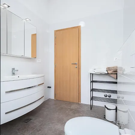Ankica B4+2 With Private Parking Place & Wifi Tar-Vabriga