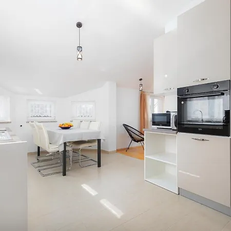 Ankica B4+2 With Private Parking Place & Wifi Daire Tar-Vabriga