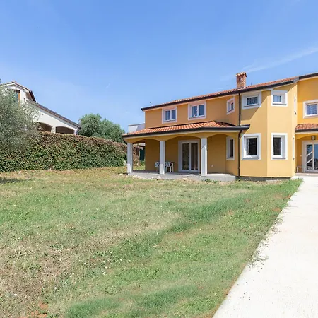Ankica B4+2 With Private Parking Place & Wifi Daire *